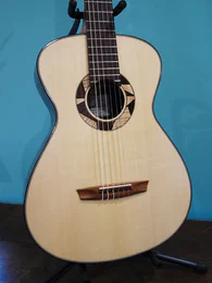 Guitare classique 34 : palissandre indien et épicéa - Photo #1