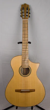 Guitare classique 36 à pan coupé - Photo #1