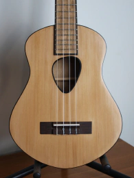 Ukulélé tenor en chêne - Preview