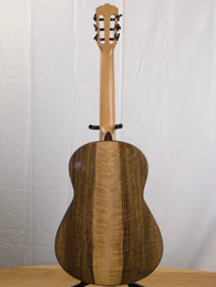 Guitare classique 46 : noyer et épicéa - Photo #1