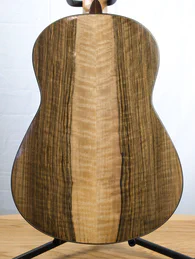 Classical guitar 46 : walnut and spruce - Photo #2