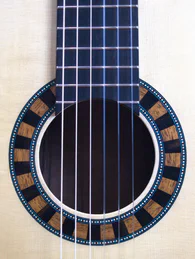 Classical guitar 46 : walnut and spruce - Photo #5