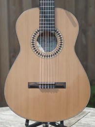 Guitare classique 53 : noyer et cèdre - Photo #7