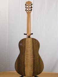 Guitare classique 46 : noyer et épicéa - Photo #1