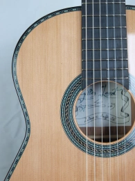 Guitare classique 57 : noyer et cèdre - Preview