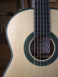 Guitare classique 59 : noyer et épicéa - Preview