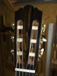 Guitare classique 59 : noyer et épicéa - Photo #8