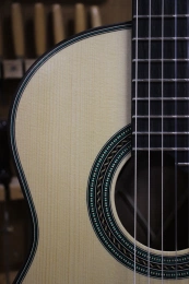 Guitare Classique n° 62 : merisier et épicéa - Preview