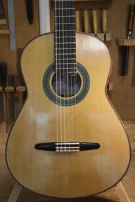Guitare Classique n° 65 : padouk et cèdre - Photo #1