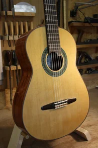 Guitare Classique n° 65 : padouk et cèdre - Photo #2